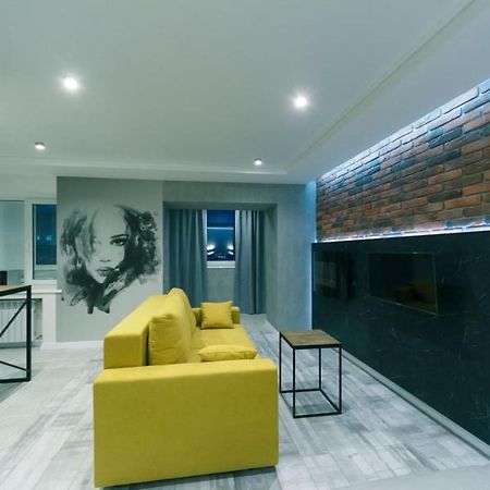 Hotrent Olympic Apartment Kyiv Exterior photo